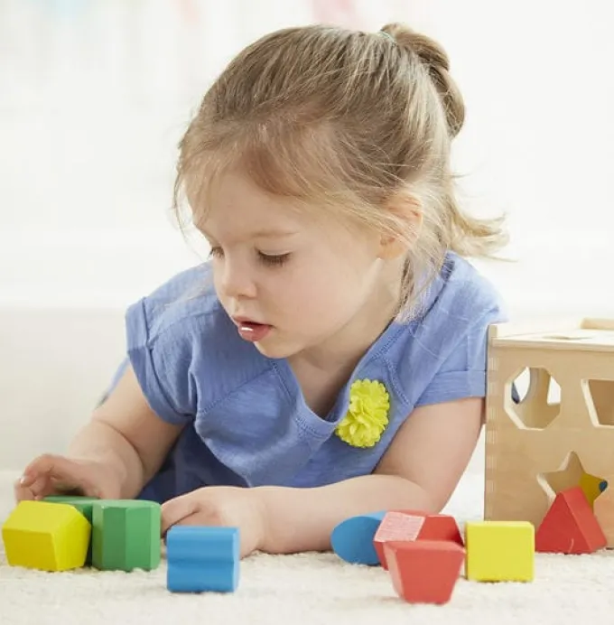 Puttekasse med geometriske klosser
