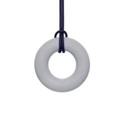 Tyggesmykke, Ring - Standard, Lysegrå